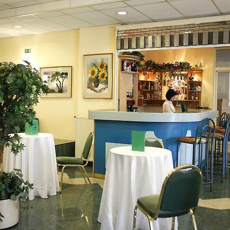 Hotel Bara Junior Budapest Restaurant foto