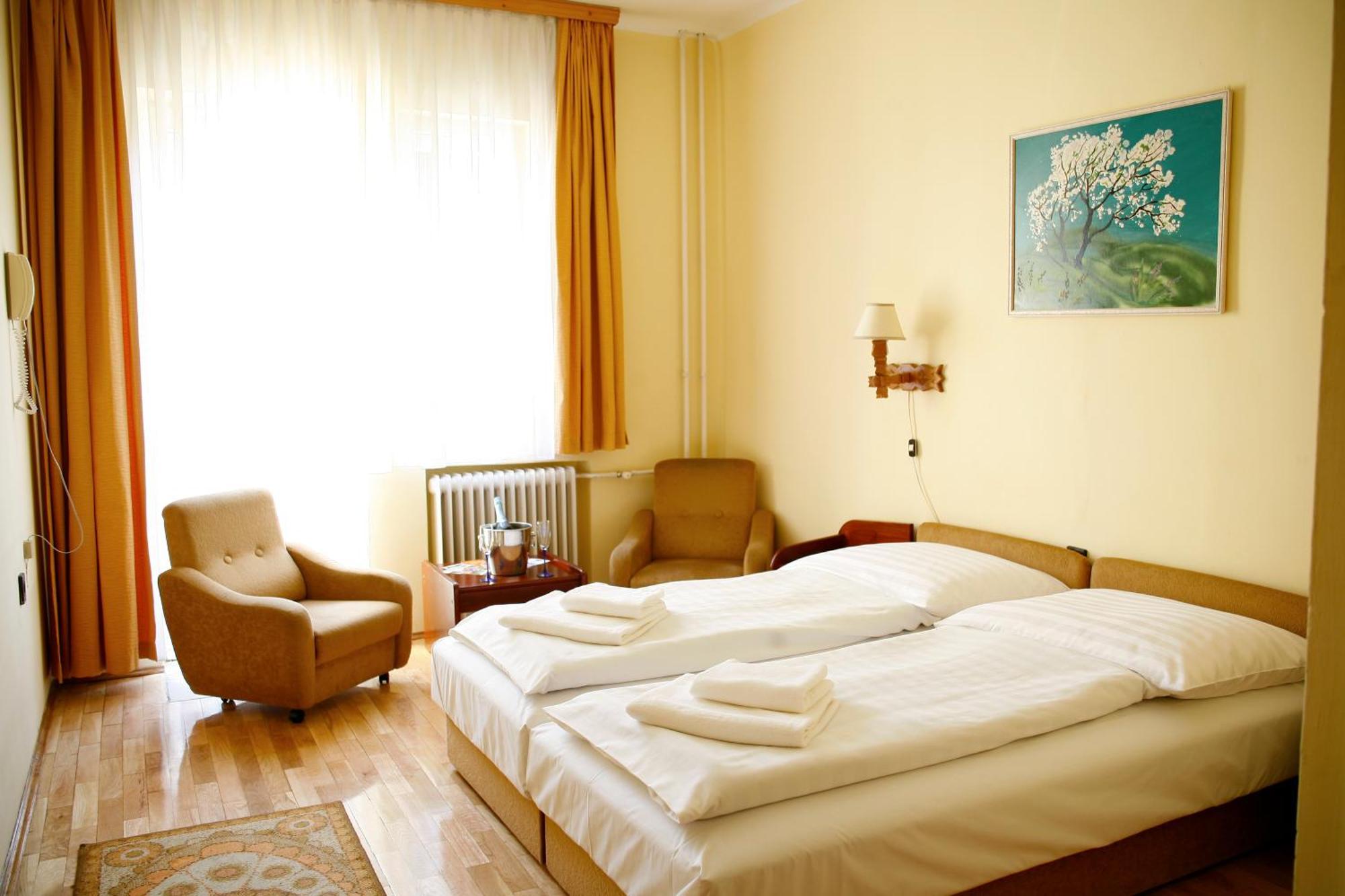 Hotel Bara Junior Budapest Exterior foto